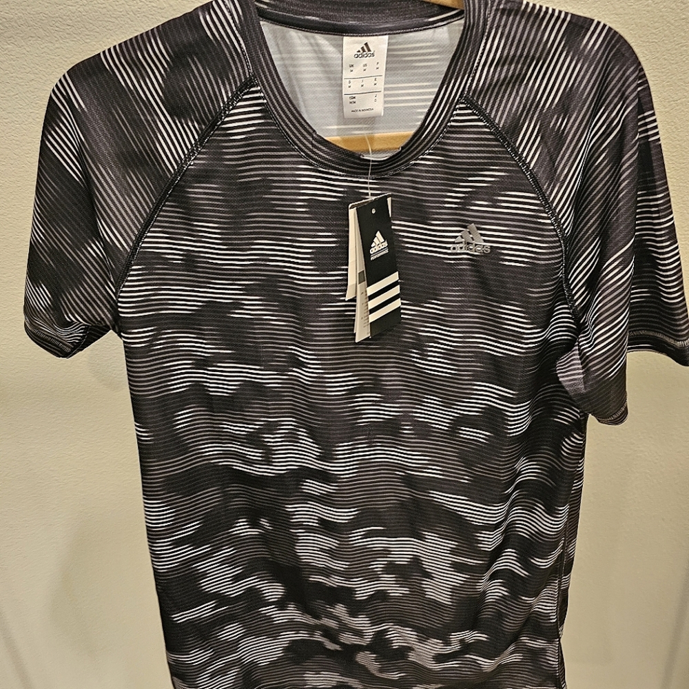 NWT 🏷 ADIDAS TEE